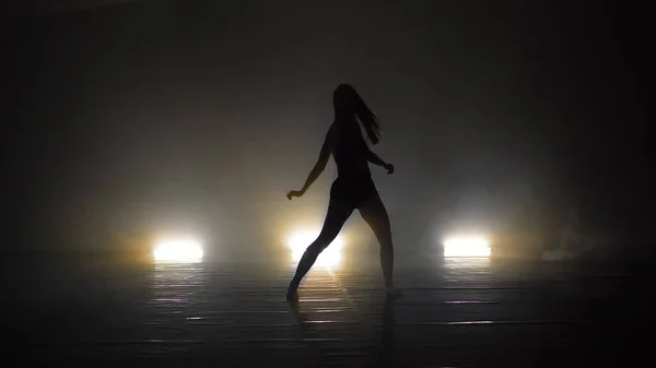 Samtida Dansare Kvinna Utför Erotisk Sensuell Dans — Stockfoto