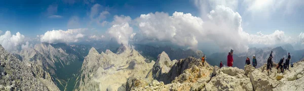 从法国夏莫尼3600米的格外滩路线可以看到阿尔卑斯山的全景 在勃朗峰探险 — 图库照片