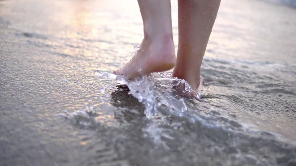 Frau Läuft Strand — Stockfoto