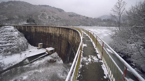 Pov在雪地里开车 — 图库照片