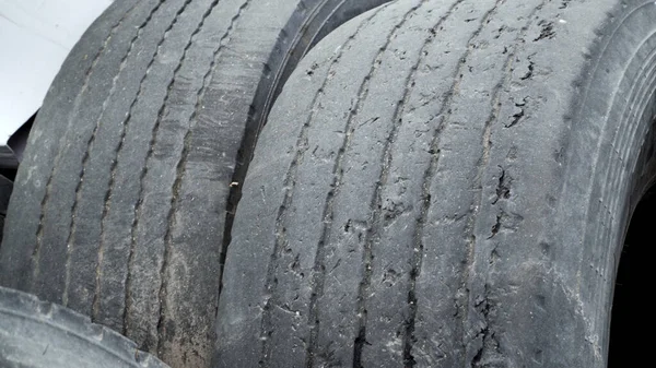 旧轮胎轮胎及废铁回收泵 — 图库照片