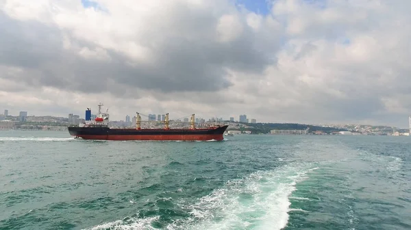 Een Supertankschip Dat Langs Bosporus Istanbul Vaart Vaststelling Schot — Stockfoto