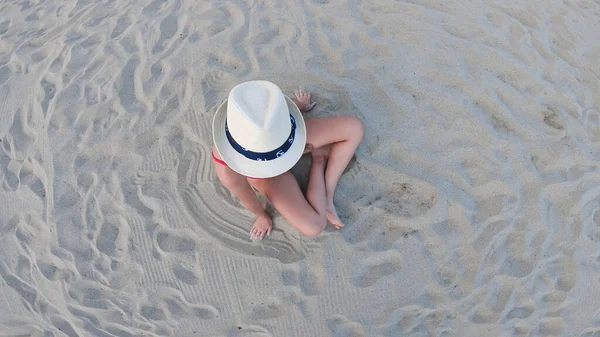 Sommer Lifestyle Porträt Einer Hübschen Jungen Sonnengebräunten Frau Genießen Sie — Stockfoto