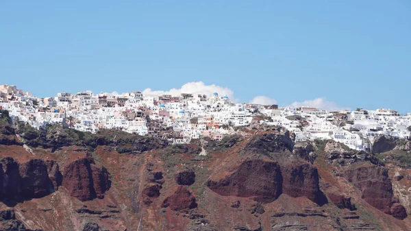 Denizden Santorini Kalderasına Panoramik Manzara Fira Kasabasının Ikonik Mimarisi — Stok fotoğraf