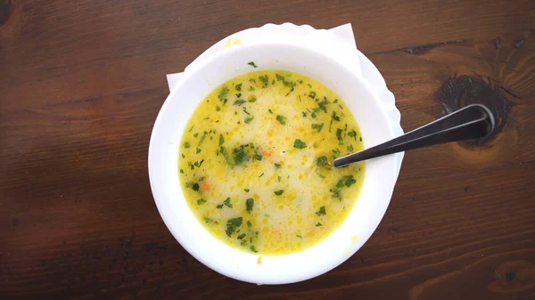 Eine Hühnersuppe Mit Grünen Zwiebeln Und Croutons Einer Schüssel Essen — Stockfoto