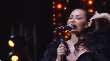 Bansko, Bulgaristan - 08 Sep, 2019: Sırp ünlü şarkıcı Ceca Raznatoviç Bulgaristan 'ın Bansko kentinde bir konser veriyor