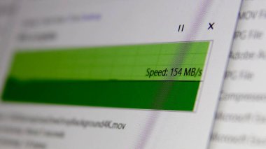 Sunucu Bulutundaki yüksek internet hızına sahip bir Dosya Dizinini kopyala. Mbs içinde bir hız gösteren Aktarım ilerleme çubuğunun kapatılması