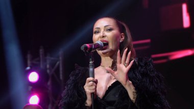 Bansko, Bulgaristan - 08 Sep, 2019: Sırp ünlü şarkıcı Ceca Raznatoviç Bulgaristan 'ın Bansko kentinde bir konser veriyor