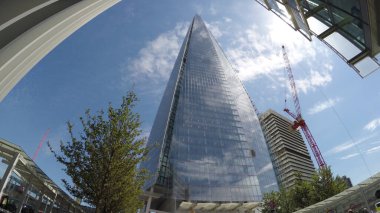 Londra 'da güneşli bir günde The Shard' ın 29 Haziran 2017 'deki ilk çekimi.