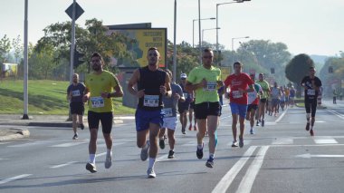 Üsküp, Makedonya - 07 Ekim 2019: Maraton koşan sporcular