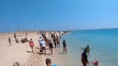 Hurghada, Mısır - 14 Sep, 2019: Mısır 'ın Hurghada kentinde yaz tatili için güzel bir cennet plajı