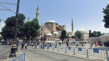 İstanbul, Türkiye - 15 Mayıs 2019: İstanbul Metro, kente hizmet veren hızlı bir demiryolu ağı. Sistem altı satırdan oluşuyor.