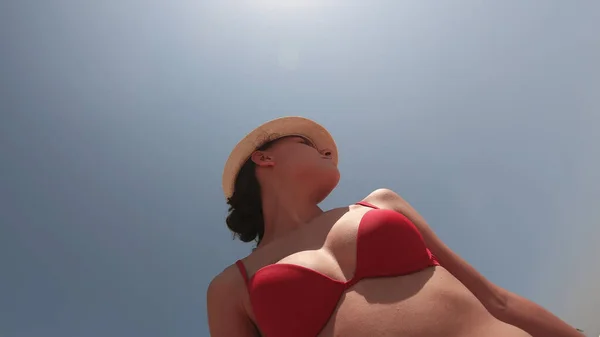 Selfie Der Schönen Hispanischen Teenager Mit Hut Spaziergänge Tropischen Strand — Stockfoto
