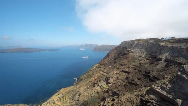 Widok Kalderę Santorini Grecja Statkami Wycieczkowymi Wyspą Wulkaniczną — Zdjęcie stockowe