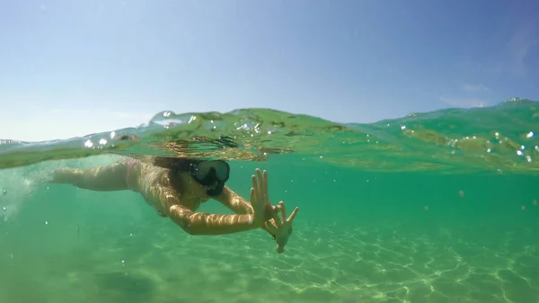 Teen Girl Snorkeling Water Surface Gopro Dome Half Underwater View — Stock Photo, Image