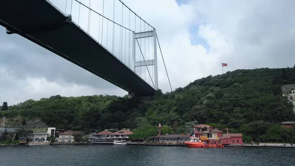Stanbul Stanbul Türkiye Deki Stanbul Köprüsü Altında Seyir Turu — Stok fotoğraf