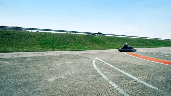 Κορίτσι Αυτοκίνητο Kart Karting Αγωνιστικά Στρογγυλό Δρόμο — Φωτογραφία Αρχείου