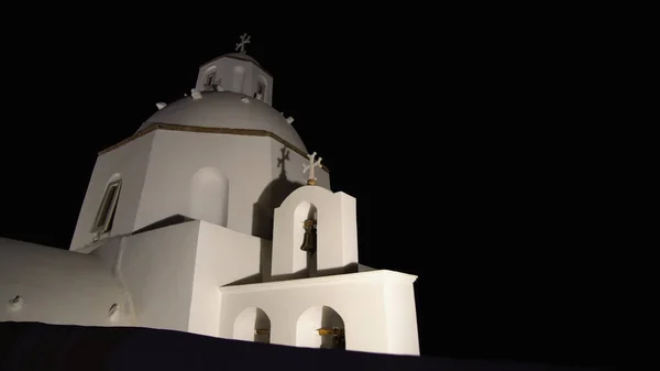 ギリシャのサントリーニ島のFiraで夜に青いドームを持つ有名な美しい正教会 — ストック写真