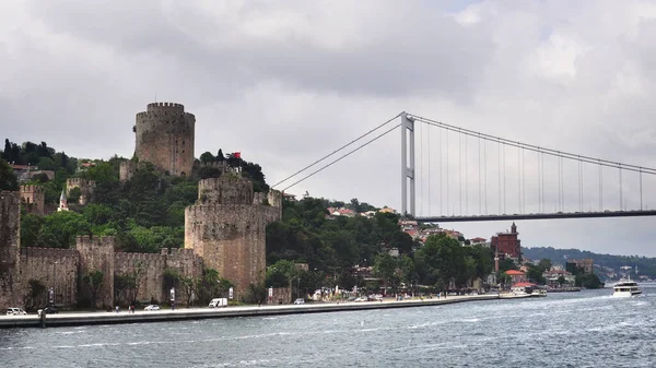 Fort Rumeli Hisari Hangbrug Bosporusstraat — Stockfoto