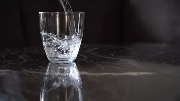 Pouring Glass Water — Stock Photo, Image