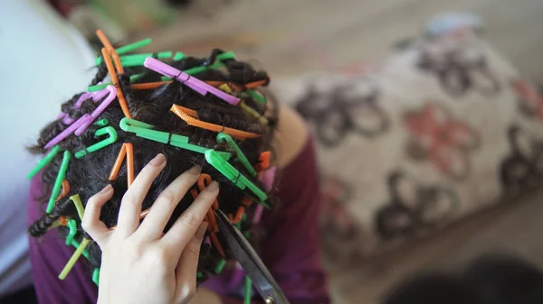 Girls Make Curly Hair Home Plastic Straws — Stock Photo, Image