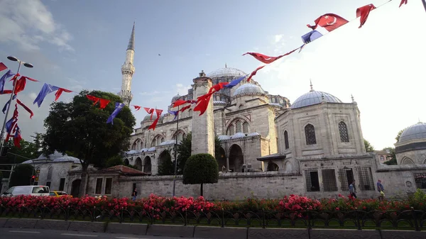 希扎德清真寺 Minaret Sehzade Mosque或Prince Mosque或Sehzade Camii 是一座位于土耳其法蒂赫地区的奥斯曼帝国清真寺 — 图库照片