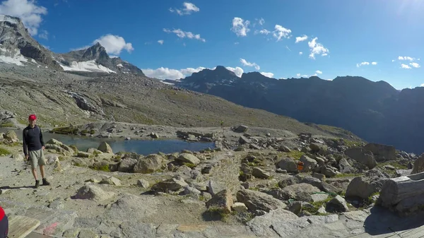 Bergsee Und Bergkette Der Nähe Der Schutzhütte Vittorio Emanuele Auf — Stockfoto