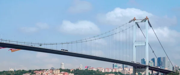 Транспорт Движения Istanbul Bosphorus Мост Автомобилями Автобусом Над Небом Istanbul — стоковое фото