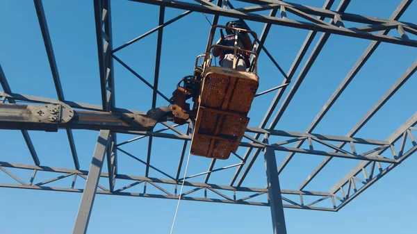 Rigger Ist Hochsitz Rosinenpflücker Fährt Über Baustelle — Stockfoto