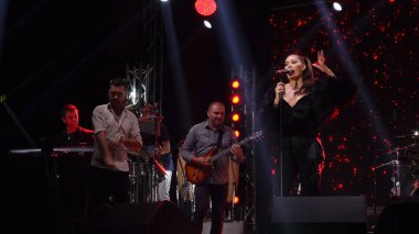 Bansko, Bulgaristan - 08 Sep, 2019: Sırp ünlü şarkıcı Ceca Raznatoviç Bulgaristan 'ın Bansko kentinde bir konser veriyor