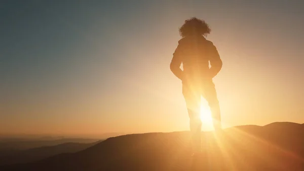 Success Concept Hiker Woman Outstretch Hands Summit Beautiful Sunset Sun — Stock Photo, Image