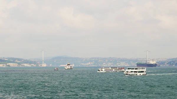 Istanbul Turkije Mrt 2020 Passagiersschepen Bosporus Straat Istanbul — Stockfoto