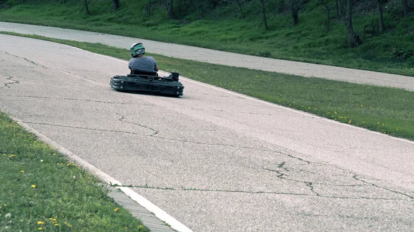 Teen Drive Kart Outdoor Track Κινηματογραφικό Steadicam Shot — Φωτογραφία Αρχείου