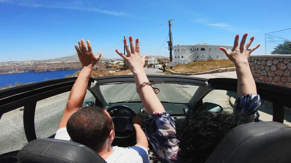 Pár Kabrioletu Ostrově Santorini Líbánky Romantický Výlet Ostrov Santorini Řecko — Stock fotografie