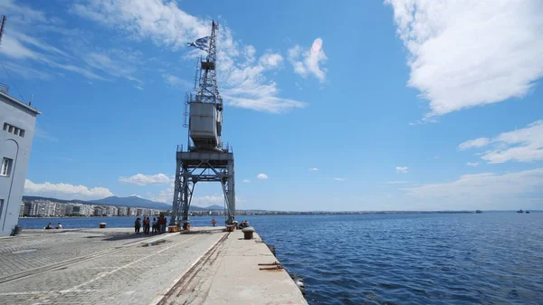 Hafen Mit Kran Und Schiff Thessaloniki Griechenland — Stockfoto