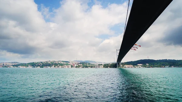 Prachtig Uitzicht Naar Bosporus Brug Vanaf Bosporus Rondvaartboot — Stockfoto