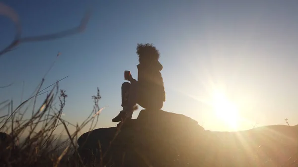 Rear View Woman Hiker Sitting Rock Top Hill While Looking — Stock Photo, Image