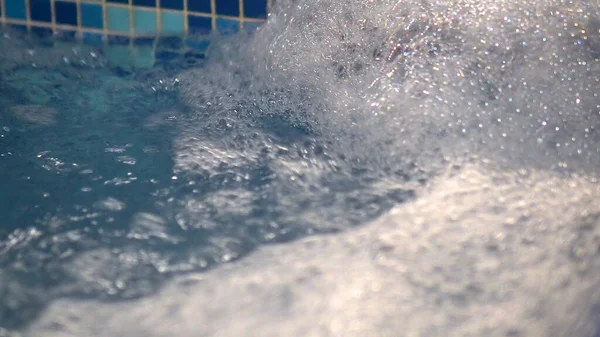 Piscina Hidromasaje Cubierta Con Burbujas Del Jet — Foto de Stock