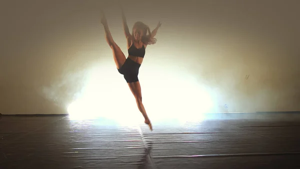 Dança Sensual Emocional Bela Bailarina Estilo Livre Moderna — Fotografia de Stock