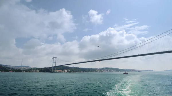 Vista Deslumbrante Para Ponte Bósforo Barco Passeio Bósforo Belo Dia — Fotografia de Stock