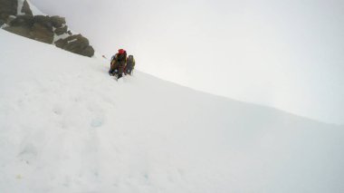 Alplerde Mont Blanc 'a tırmanan insanlar, Fransa