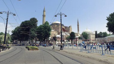 İstanbul, Türkiye - 15 Mayıs 2019: İstanbul Metro, kente hizmet veren hızlı bir demiryolu ağı. Sistem altı satırdan oluşuyor.