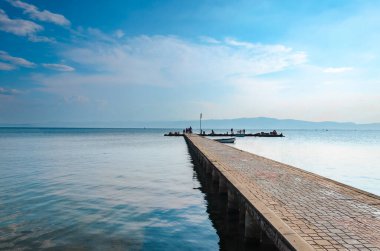 Yaz, seyahat, tatil ve tatil kavramı - beton İskelesi