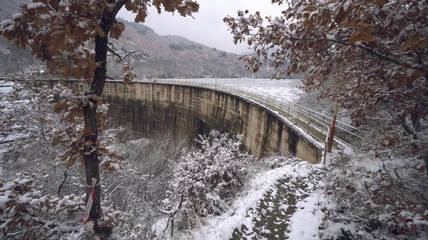 Pov在雪地里开车 — 图库照片