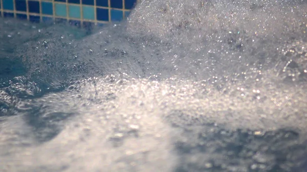 Piscina Hidromasaje Cubierta Con Burbujas Del Jet —  Fotos de Stock