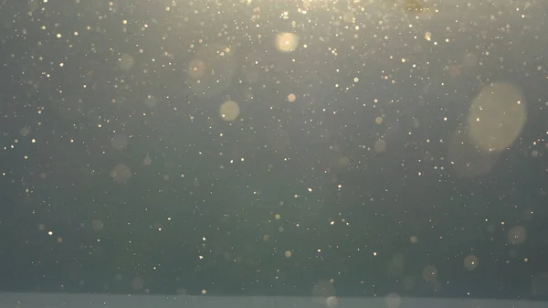 Schneefall Gegen Sonnenaufgangssonne Mit Verschwommenem Hintergrund — Stockfoto