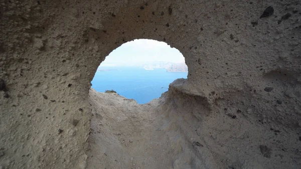 Mulher Vestido Longo Chapéu Desfrutar Santorini Paisagem Coração Santorini Marco — Fotografia de Stock