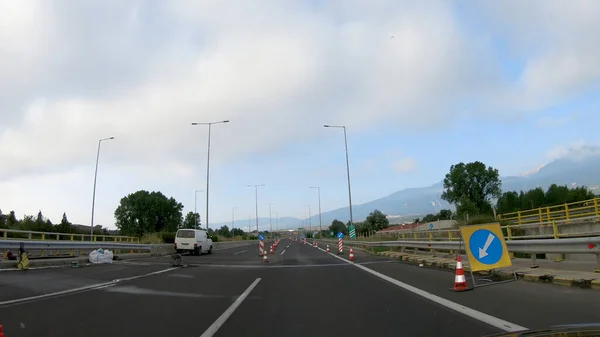 Drive Pov Autostrada Con Segnaletica Stradale Piloni Plastica — Foto Stock