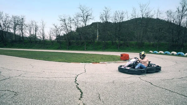 Faixa Kart Pessoas Correndo Karts Steadicam Tiro Cinematográfico — Fotografia de Stock