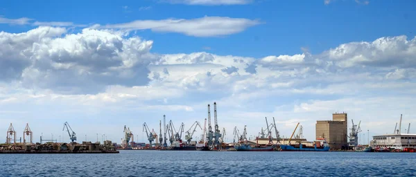 Hafen Mit Kran Und Schiff Thessaloniki Griechenland — Stockfoto